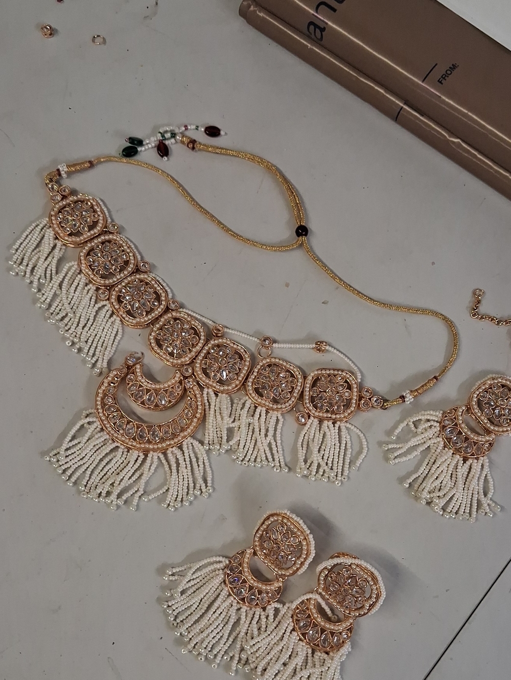 NWT Traditional Kandan Choker Set Gold And White